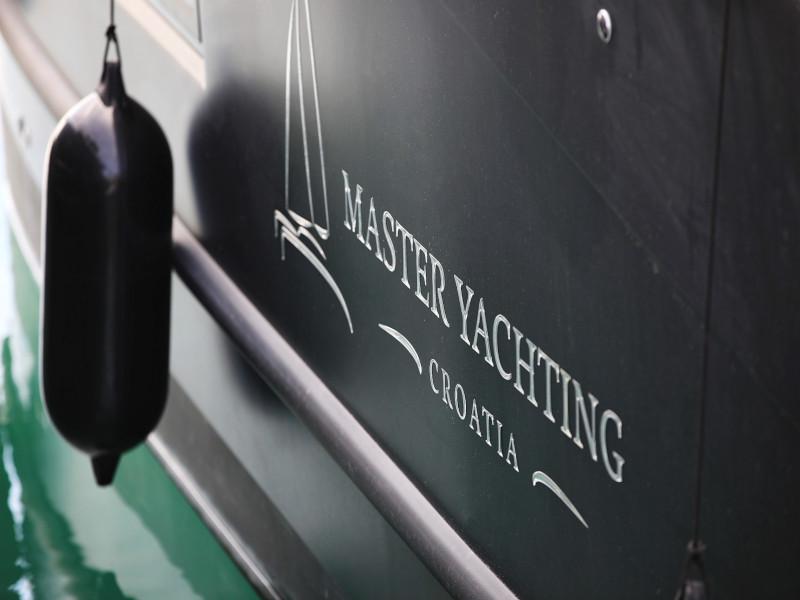 Book yachts online - motorboat - Futura 40 Grand Horizon - X COLUMBUS - rent