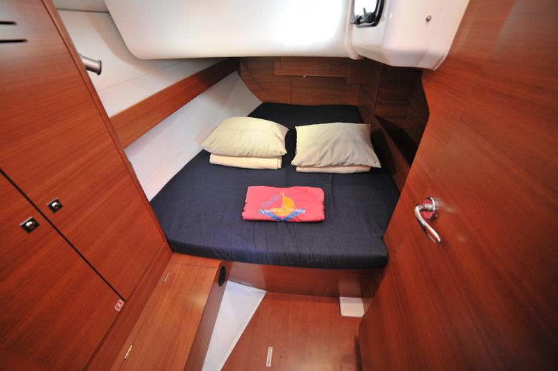 Book yachts online - sailboat - Dufour 382 Grand Large - Andreana - rent