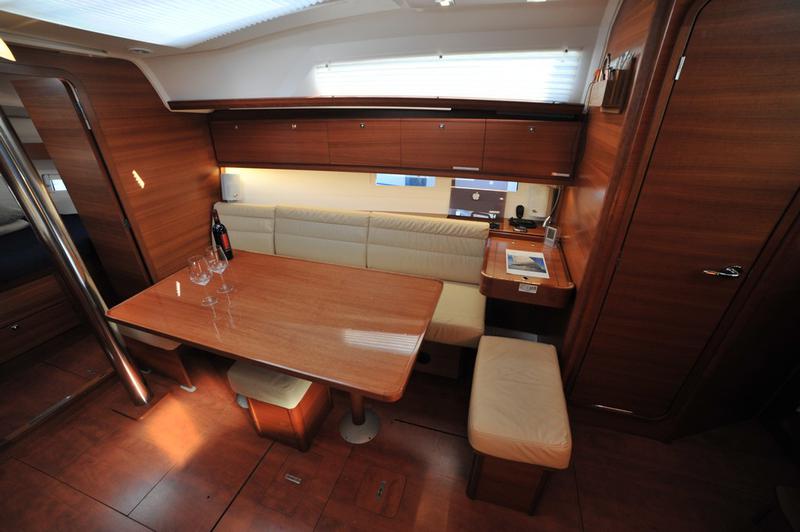 Book yachts online - sailboat - Dufour 382 Grand Large - Andreana - rent