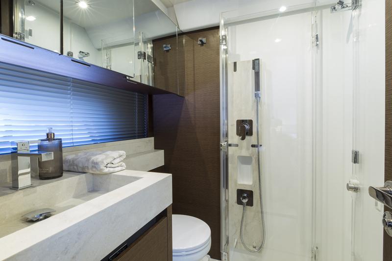 Book yachts online - motorboat - Prestige 520 Flybridge - ZAFE - rent
