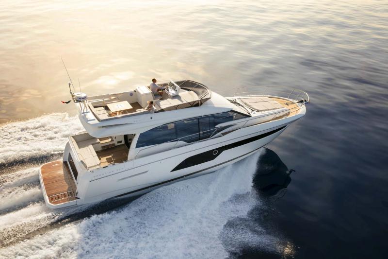 Book yachts online - motorboat - Prestige 520 Flybridge - ZAFE - rent