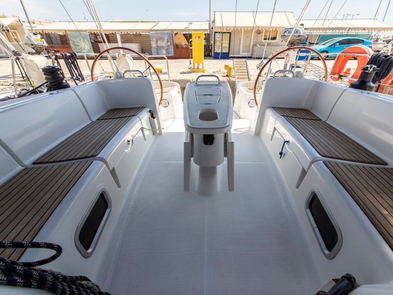 Book yachts online - sailboat - Beneteau Cyclades 50.5 - Voreas - A/C &amp; Generator - rent