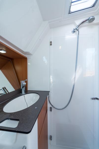 Book yachts online - sailboat - Bavaria 45 Cruiser Owner version - Bunty - Bow &amp; Teak - rent