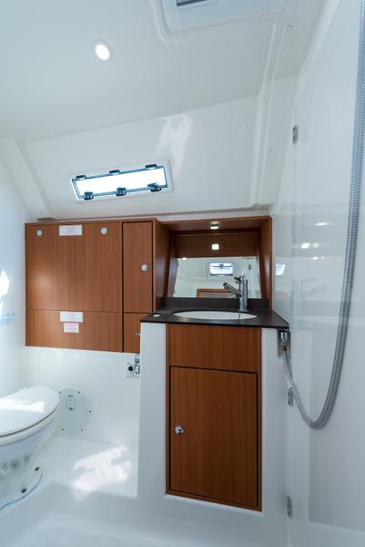 Book yachts online - sailboat - Bavaria 45 Cruiser Owner version - Bunty - Bow &amp; Teak - rent
