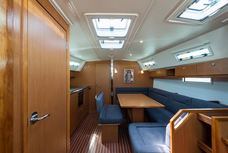 Book yachts online - sailboat - Bavaria 45 Cruiser Owner version - Bunty - Bow &amp; Teak - rent