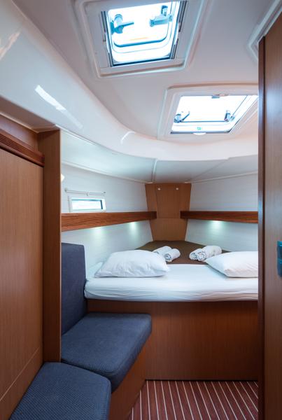 Book yachts online - sailboat - Bavaria 45 Cruiser Owner version - Bunty - Bow &amp; Teak - rent