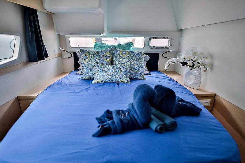 Book yachts online - catamaran - Helia 44 Evolution - Knyps KN - rent