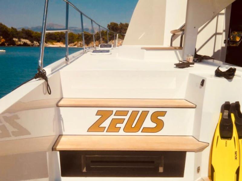 Book yachts online - powercatamaran - Nautitech 47 Power - ZEUS - rent