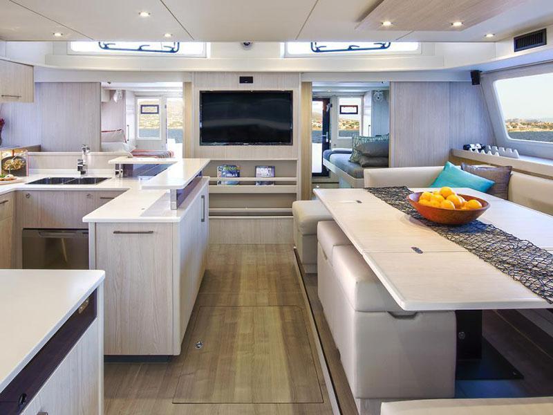 Book yachts online - catamaran - Moorings 5800 - Moorings 5800 (2016) - rent