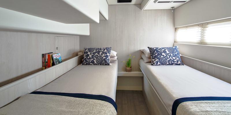 Book yachts online - catamaran - Moorings 5800 - Moorings 5800 (2015) - rent