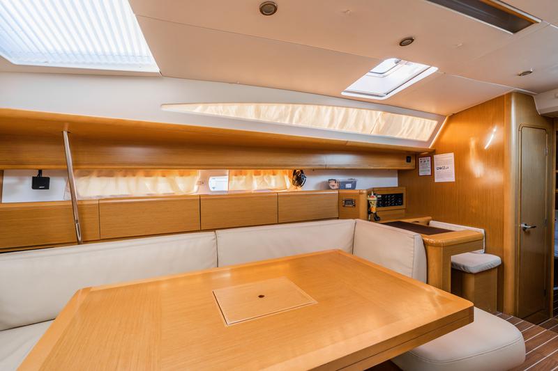 Book yachts online - sailboat - Jeanneau 53 (5 cabs) - PEARL - rent