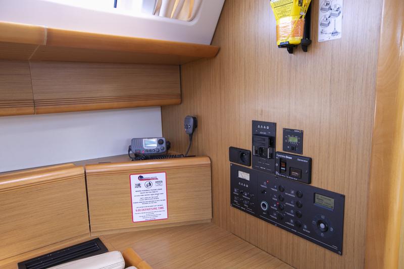 Book yachts online - sailboat - Jeanneau 53 - Oniro ΙΙ - rent