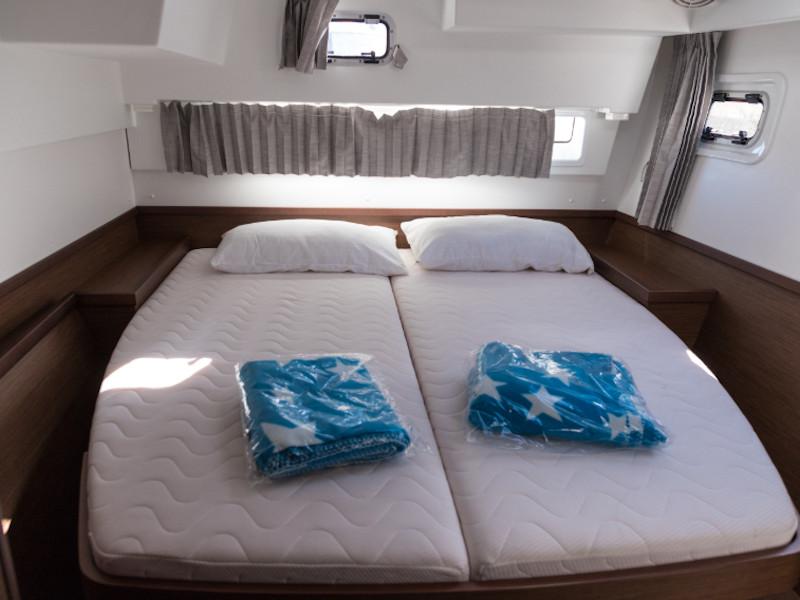 Book yachts online - catamaran - Lagoon 42 - La Fenice - rent