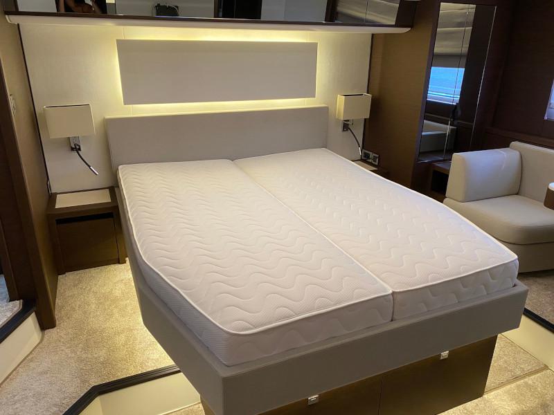 Book yachts online - motorboat - Prestige 590 Fly - The Sun - rent