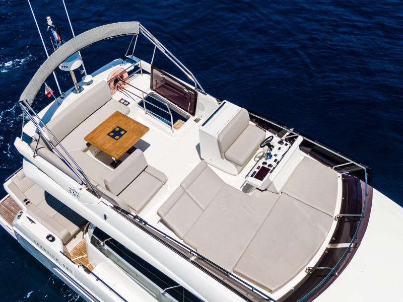 Book yachts online - motorboat - Prestige 590 Fly - The Sun - rent