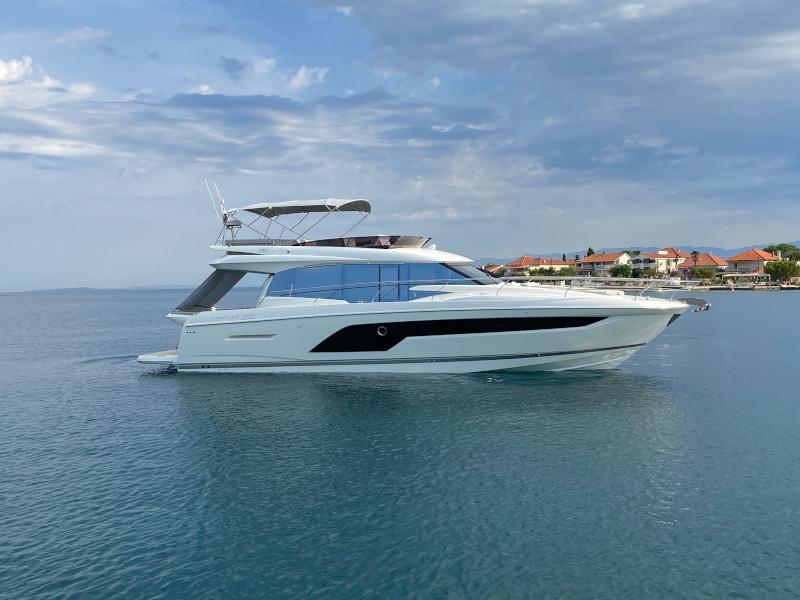 Book yachts online - motorboat - Prestige 590 Fly - The Sun - rent
