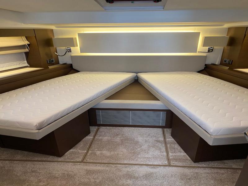 Book yachts online - motorboat - Prestige 590 Fly - The Sun - rent