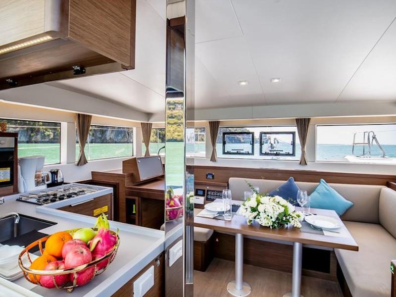 Book yachts online - catamaran - Lagoon 40 - Sunshine (VIP Equipment incl. A/C, Generator, Water Maker) - rent