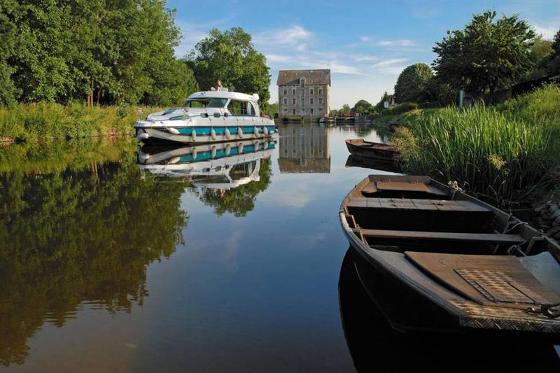 Book yachts online - motorboat - Sedan 1170 - BOURGOGNE FR - rent