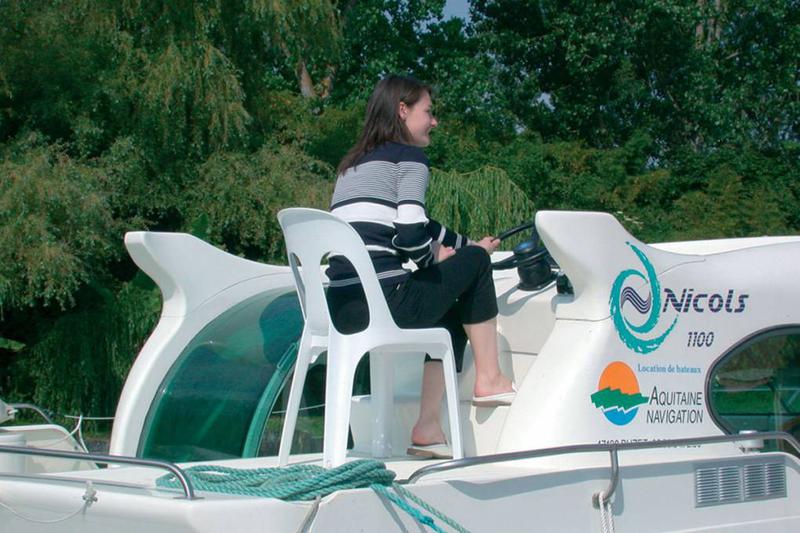 Book yachts online - motorboat - Confort 1100 - SERMOISE FR - rent