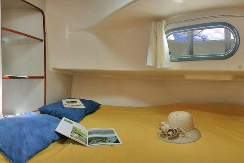 Book yachts online - motorboat - Confort 1100 - SERMOISE FR - rent