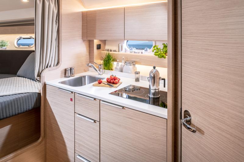 Book yachts online - motorboat - Bavaria S33 HT - Palermo - rent