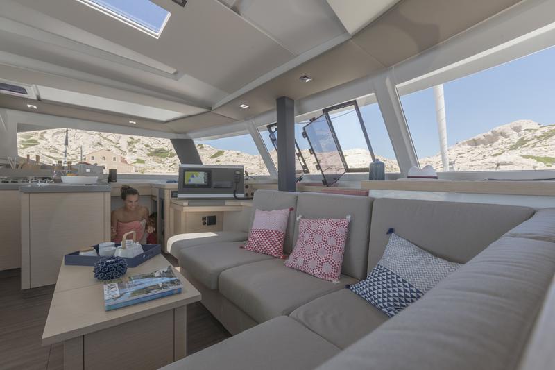 Book yachts online - catamaran - Astréa 42 M - Serene Blue - rent
