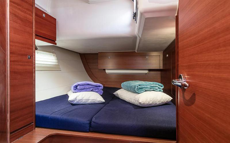 Book yachts online - sailboat - Dufour 512 Grand Large - Eleonora - rent