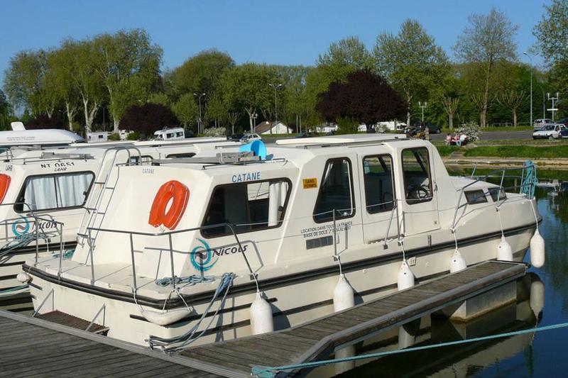 Book yachts online - motorboat - Riviera 920 - FICAIRE - rent