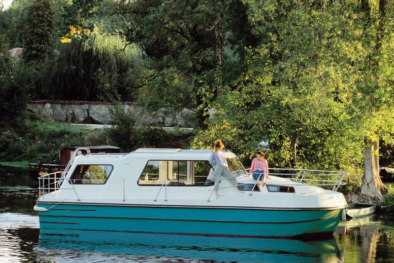 Book yachts online - motorboat - Riviera 920 - FICAIRE - rent