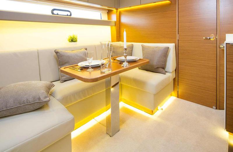 Book yachts online - motorboat - Bavaria S40 Coupe - Arcadia - rent