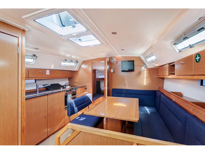 Book yachts online - sailboat - Bavaria 40 Cruiser - Vasiliki - rent
