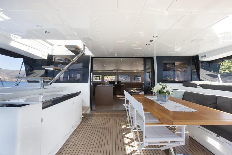 Book yachts online - catamaran - Lagoon 620 - PHANTOM - rent
