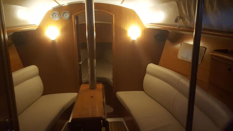 Book yachts online - sailboat - Sun Odyssey 32 - VK- SO32-2004 - rent