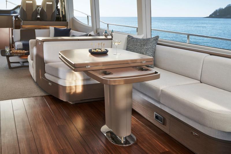 Book yachts online - motorboat - Princess Y72 - no name - rent