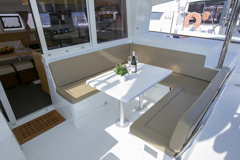Book yachts online - catamaran - Lagoon 400 S2 12 - VASILIKI - rent