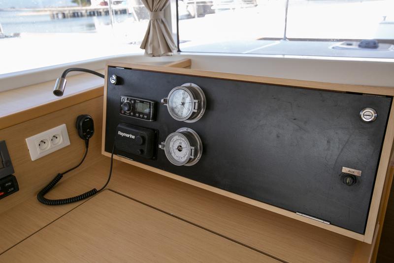 Book yachts online - catamaran - Lagoon 400 S2 12 - VASILIKI - rent