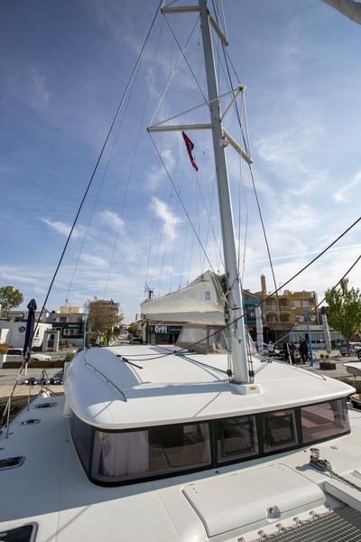 Book yachts online - catamaran - Lagoon 400 S2 12 - VASILIKI - rent