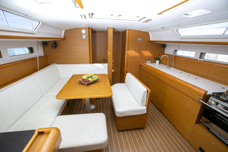 Book yachts online - sailboat - Sun Odyssey 479 - GUINNESS - rent