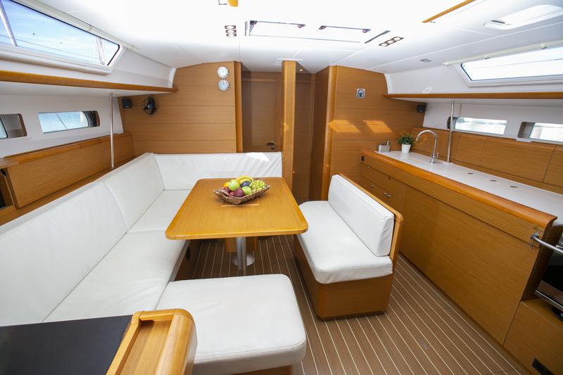 Book yachts online - sailboat - Sun Odyssey 479 - GUINNESS - rent