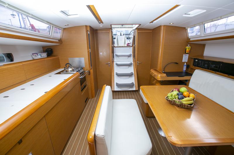 Book yachts online - sailboat - Sun Odyssey 479 - GUINNESS - rent
