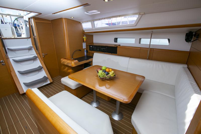 Book yachts online - sailboat - Sun Odyssey 479 - GUINNESS - rent