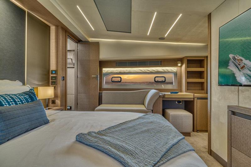 Book yachts online - motorboat - Prestige 690 - ALINA - rent