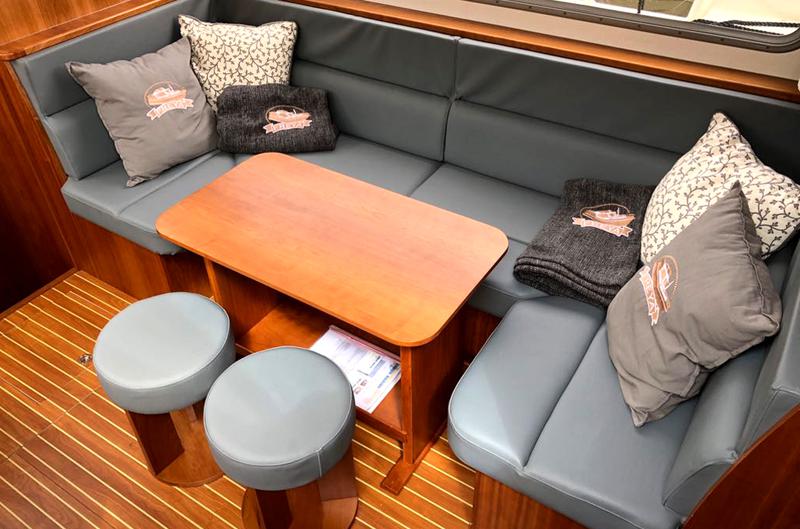 Book yachts online - motorboat - Concordia 102 AC - Freya - rent