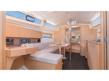Book yachts online - sailboat - Oceanis 38.1 - The boss II - rent
