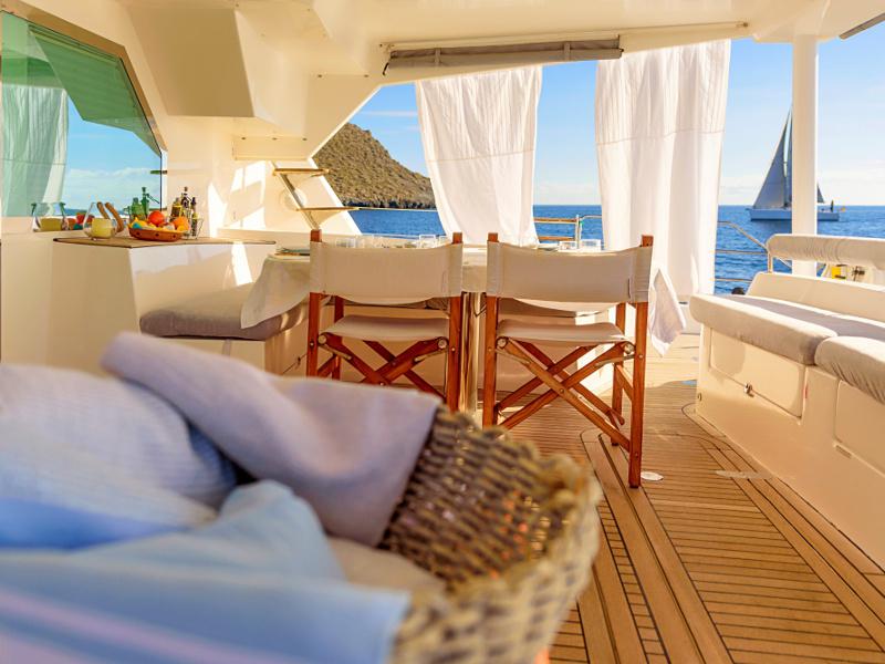 Book yachts online - catamaran - Privilege 615 - Maitia - rent