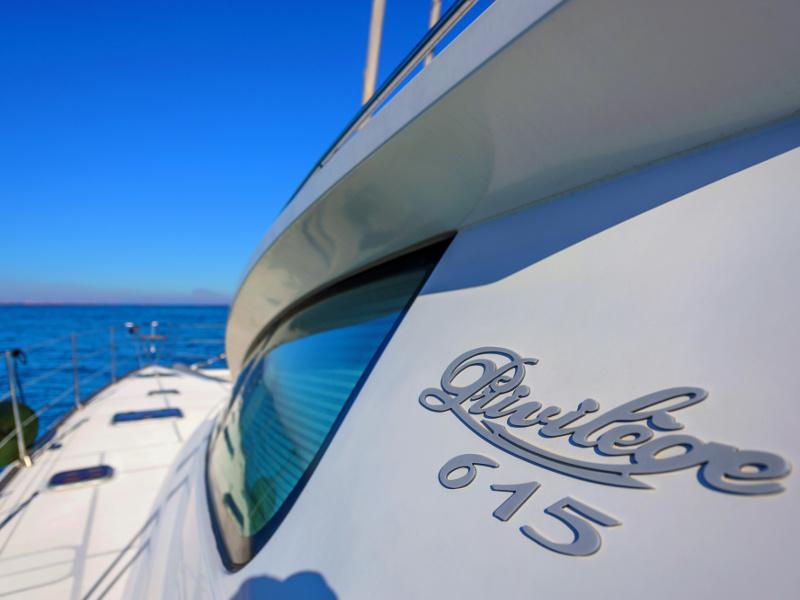 Book yachts online - catamaran - Privilege 615 - Maitia - rent