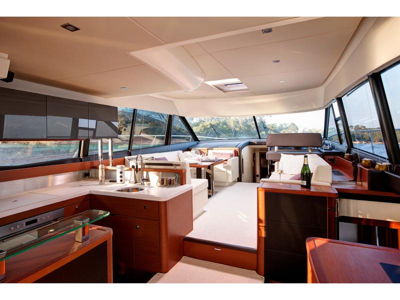 Book yachts online - motorboat - Prestige 550 Fly - Merecido - rent