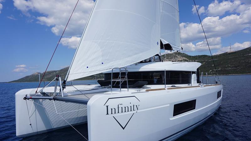 Book yachts online - catamaran - Lagoon 40 - Infinity - rent