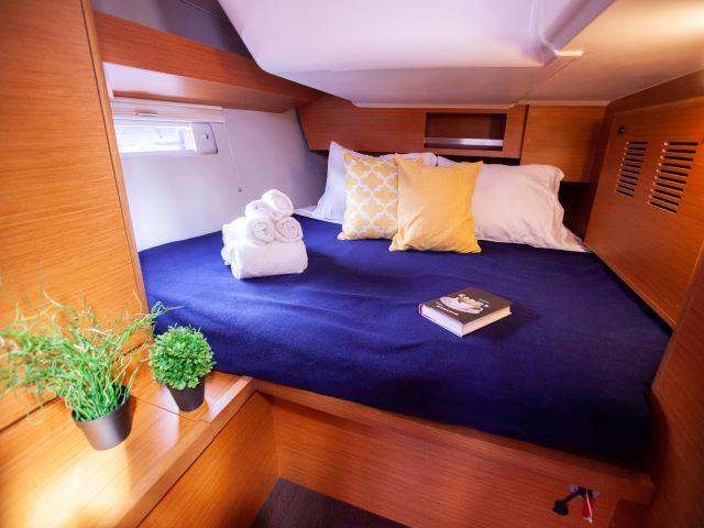 Book yachts online - sailboat - Dufour 430 - Opportune Moment - rent